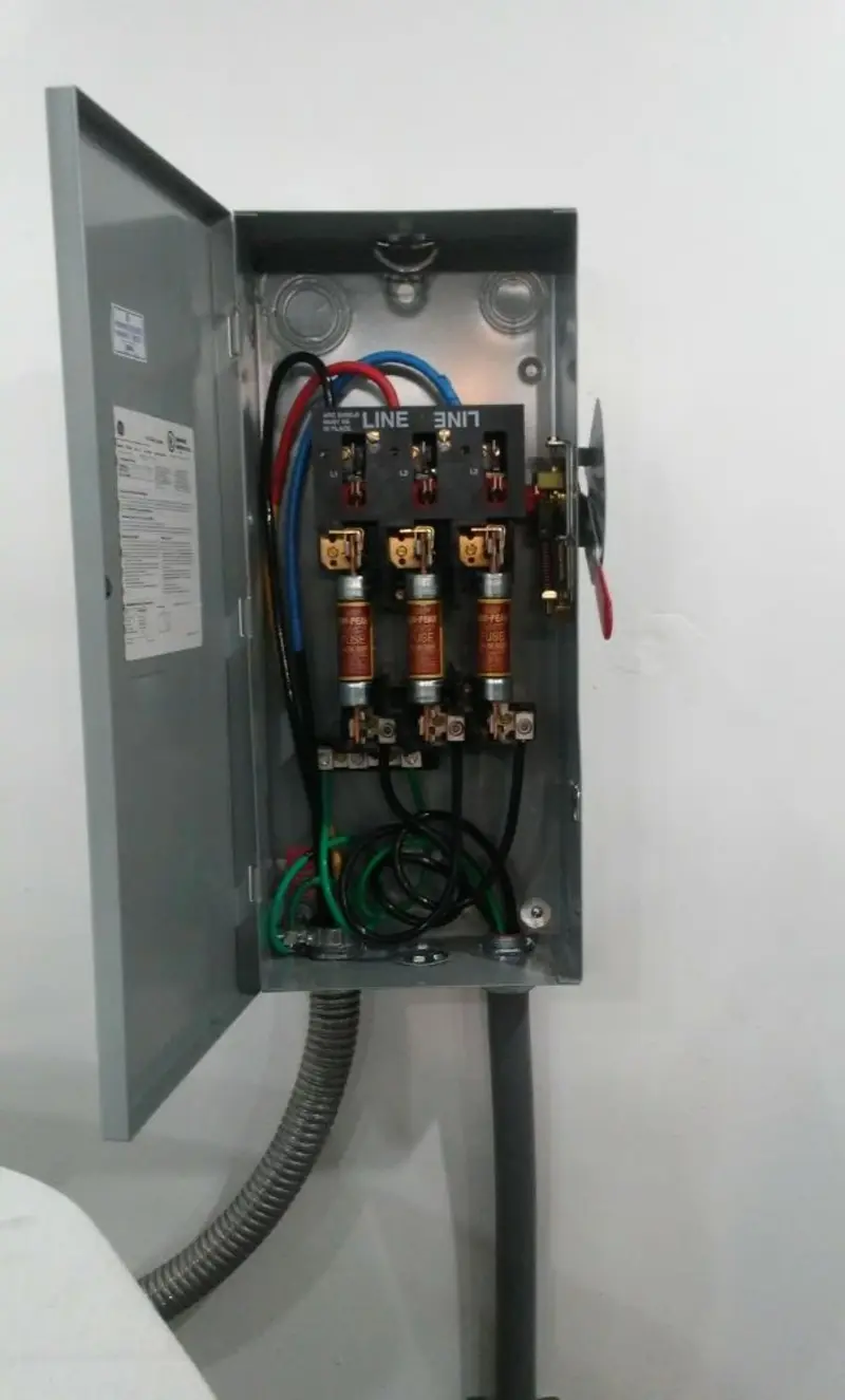 Three-phase disconnect switch installed for Smoke Detector Installation in Wedgefield